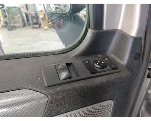 FREIGHTLINER CASCADIA 126 DOOR ASSEMBLY, FRONT
