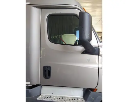 FREIGHTLINER CASCADIA 126 DOOR ASSEMBLY, FRONT