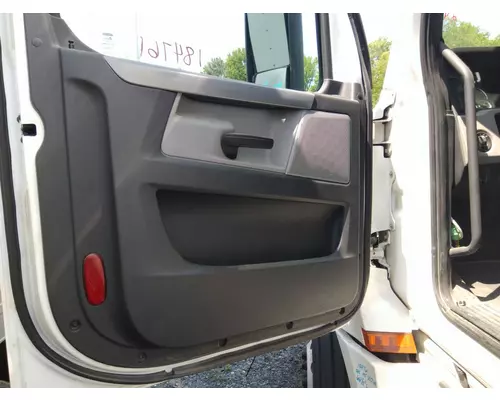 FREIGHTLINER CASCADIA 126 DOOR ASSEMBLY, FRONT