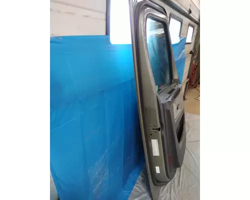 FREIGHTLINER CASCADIA 126 DOOR ASSEMBLY, FRONT
