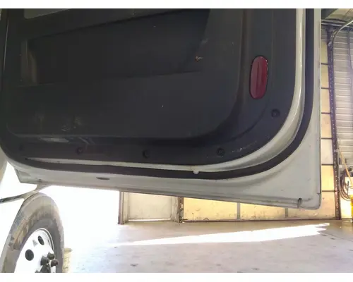 FREIGHTLINER CASCADIA 126 DOOR ASSEMBLY, FRONT