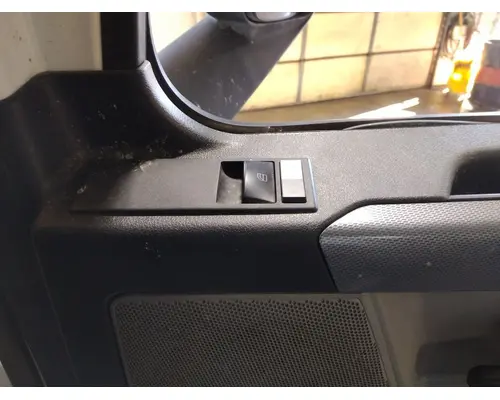 FREIGHTLINER CASCADIA 126 DOOR ASSEMBLY, FRONT
