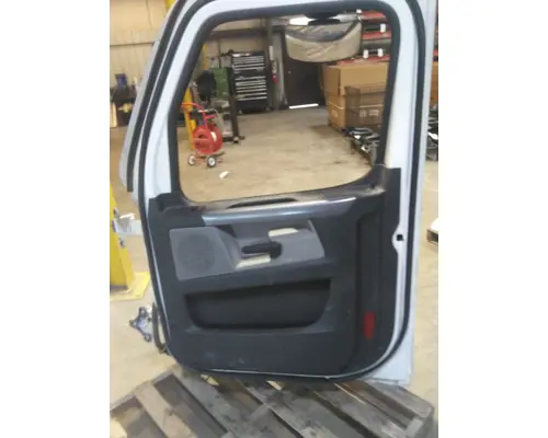FREIGHTLINER CASCADIA 126 DOOR ASSEMBLY, FRONT