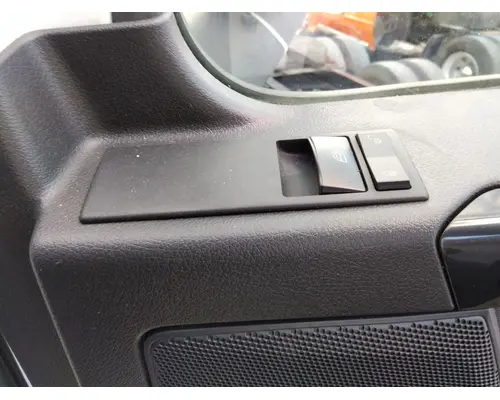 FREIGHTLINER CASCADIA 126 DOOR ASSEMBLY, FRONT