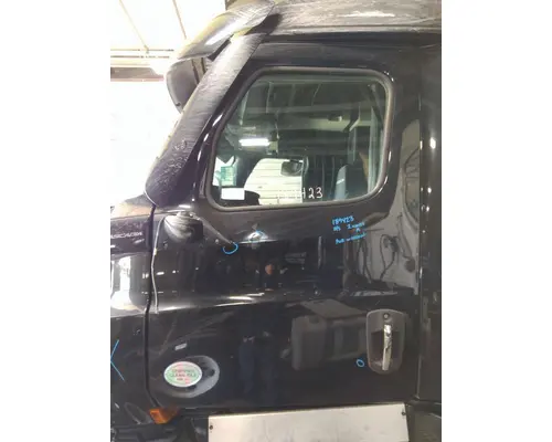 FREIGHTLINER CASCADIA 126 DOOR ASSEMBLY, FRONT