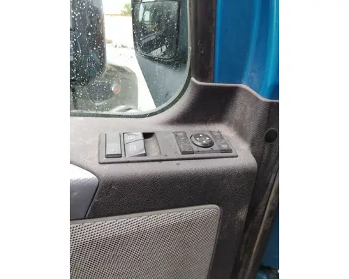 FREIGHTLINER CASCADIA 126 DOOR ASSEMBLY, FRONT
