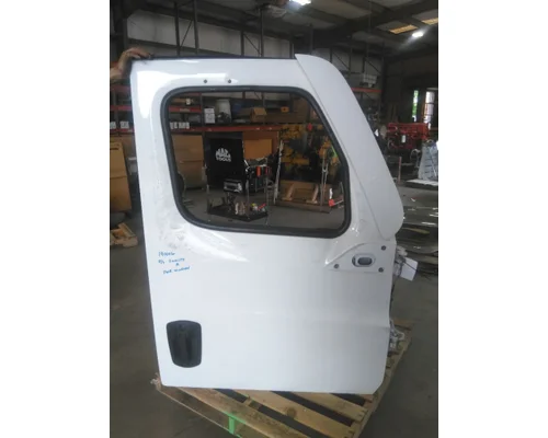 FREIGHTLINER CASCADIA 126 DOOR ASSEMBLY, FRONT
