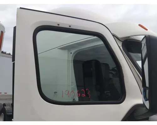FREIGHTLINER CASCADIA 126 DOOR ASSEMBLY, FRONT