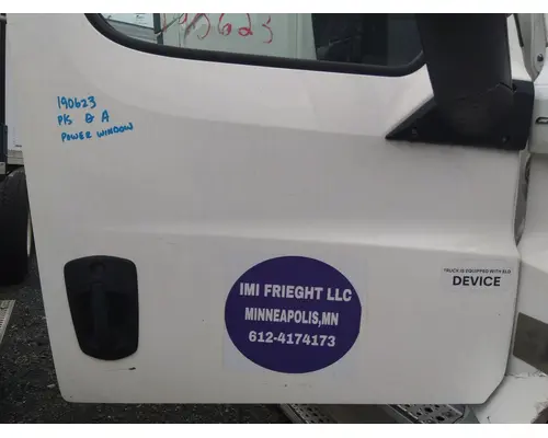 FREIGHTLINER CASCADIA 126 DOOR ASSEMBLY, FRONT