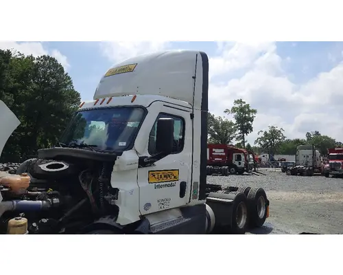FREIGHTLINER CASCADIA 126 DOOR ASSEMBLY, FRONT