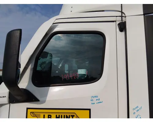 FREIGHTLINER CASCADIA 126 DOOR ASSEMBLY, FRONT