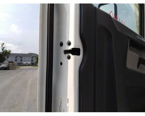 FREIGHTLINER CASCADIA 126 DOOR ASSEMBLY, FRONT