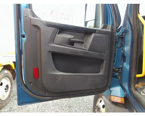 FREIGHTLINER CASCADIA 126 DOOR ASSEMBLY, FRONT