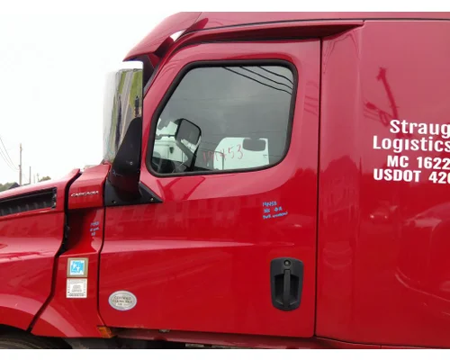 FREIGHTLINER CASCADIA 126 DOOR ASSEMBLY, FRONT