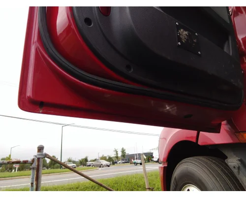FREIGHTLINER CASCADIA 126 DOOR ASSEMBLY, FRONT