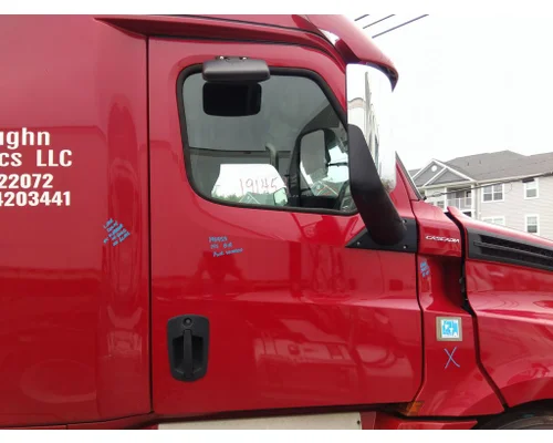 FREIGHTLINER CASCADIA 126 DOOR ASSEMBLY, FRONT