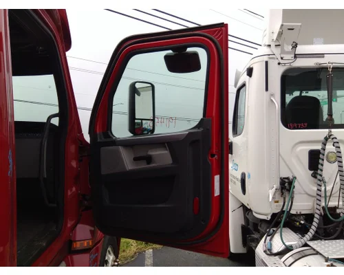 FREIGHTLINER CASCADIA 126 DOOR ASSEMBLY, FRONT