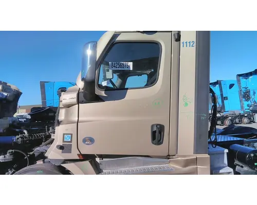 FREIGHTLINER CASCADIA 126 DOOR ASSEMBLY, FRONT