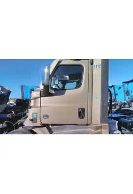 FREIGHTLINER CASCADIA 126 DOOR ASSEMBLY, FRONT