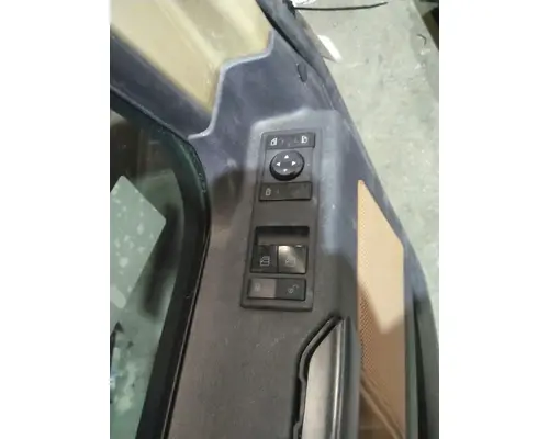 FREIGHTLINER CASCADIA 126 DOOR ASSEMBLY, FRONT