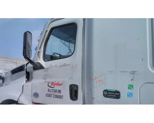 FREIGHTLINER CASCADIA 126 DOOR ASSEMBLY, FRONT