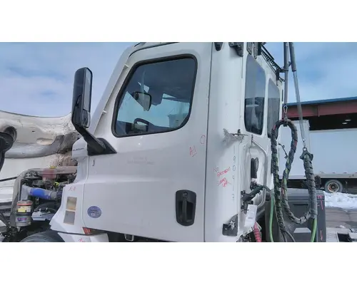 FREIGHTLINER CASCADIA 126 DOOR ASSEMBLY, FRONT