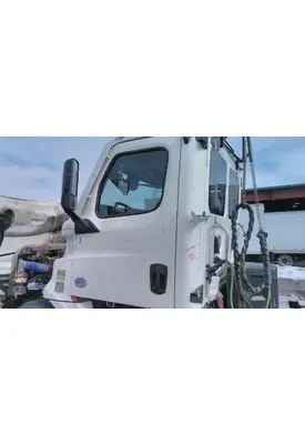FREIGHTLINER CASCADIA 126 DOOR ASSEMBLY, FRONT
