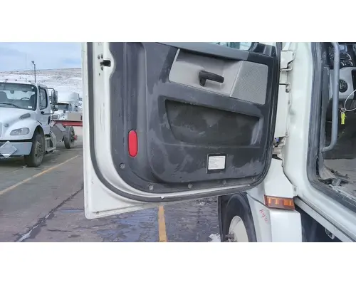 FREIGHTLINER CASCADIA 126 DOOR ASSEMBLY, FRONT