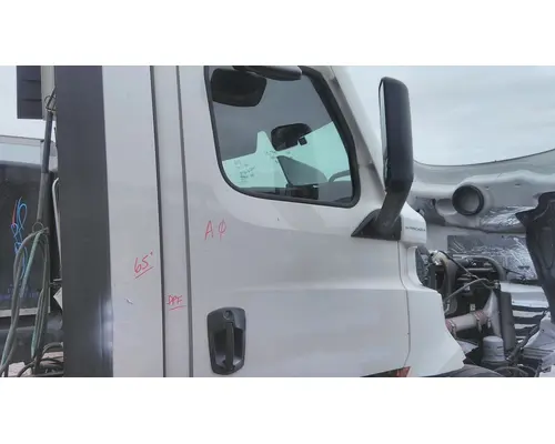 FREIGHTLINER CASCADIA 126 DOOR ASSEMBLY, FRONT