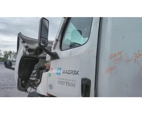 FREIGHTLINER CASCADIA 126 DOOR ASSEMBLY, FRONT