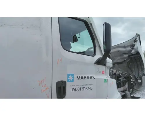 FREIGHTLINER CASCADIA 126 DOOR ASSEMBLY, FRONT