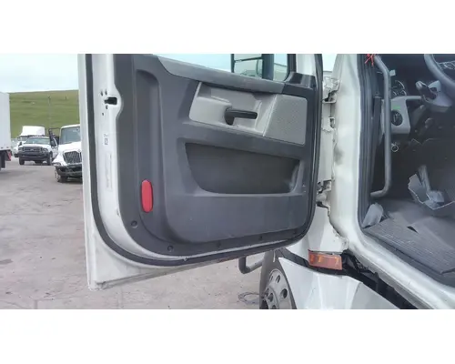 FREIGHTLINER CASCADIA 126 DOOR ASSEMBLY, FRONT