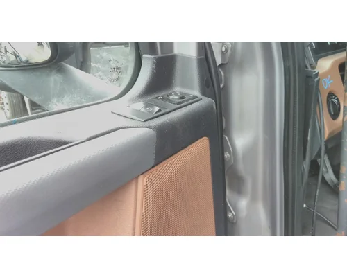FREIGHTLINER CASCADIA 126 DOOR ASSEMBLY, FRONT