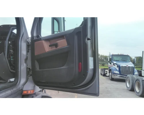 FREIGHTLINER CASCADIA 126 DOOR ASSEMBLY, FRONT