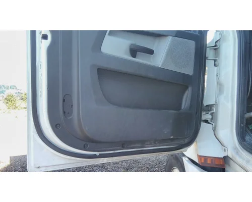 FREIGHTLINER CASCADIA 126 DOOR ASSEMBLY, FRONT