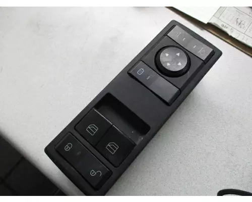 FREIGHTLINER CASCADIA 126 DOOR ELECTRICAL SWITCH