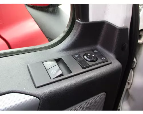 FREIGHTLINER CASCADIA 126 DOOR ELECTRICAL SWITCH