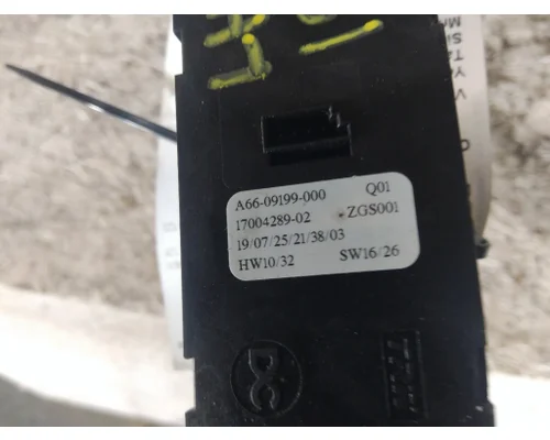 FREIGHTLINER CASCADIA 126 DOOR ELECTRICAL SWITCH