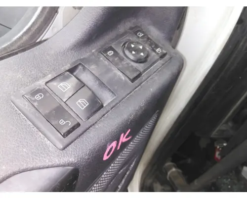 FREIGHTLINER CASCADIA 126 DOOR ELECTRICAL SWITCH