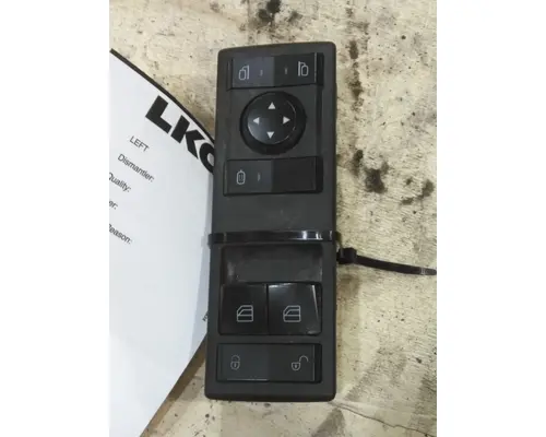 FREIGHTLINER CASCADIA 126 DOOR ELECTRICAL SWITCH