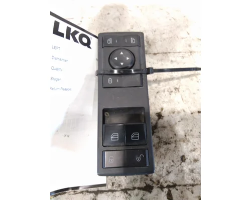 FREIGHTLINER CASCADIA 126 DOOR ELECTRICAL SWITCH
