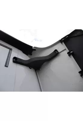 FREIGHTLINER CASCADIA 126 FAIRING BRACKET/MOUNT