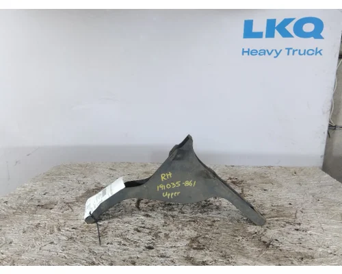 FREIGHTLINER CASCADIA 126 FAIRING BRACKET/MOUNT