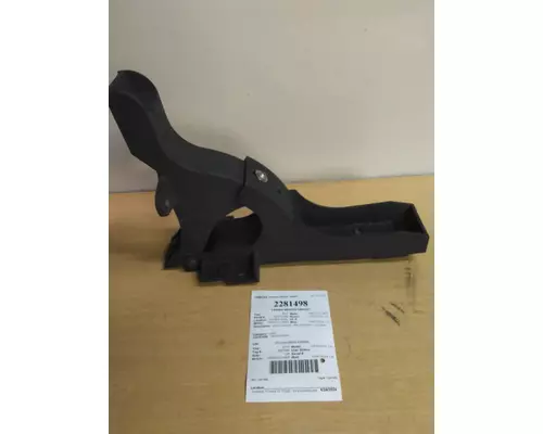 FREIGHTLINER CASCADIA 126 FAIRING BRACKETMOUNT