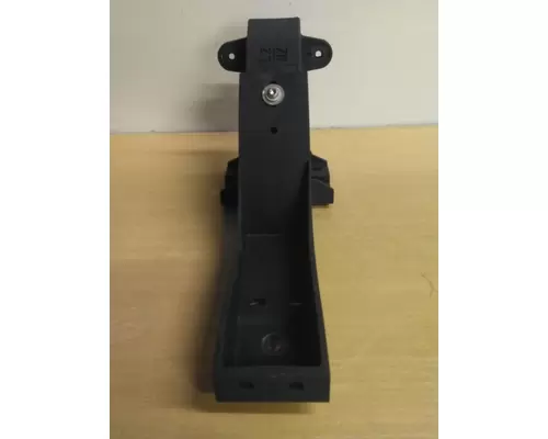 FREIGHTLINER CASCADIA 126 FAIRING BRACKETMOUNT