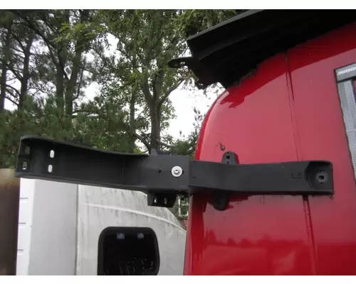 FREIGHTLINER CASCADIA 126 FAIRING BRACKETMOUNT