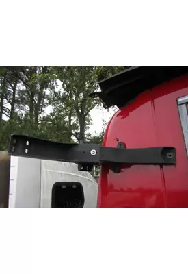 FREIGHTLINER CASCADIA 126 FAIRING BRACKET/MOUNT