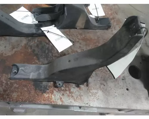 FREIGHTLINER CASCADIA 126 FAIRING BRACKETMOUNT