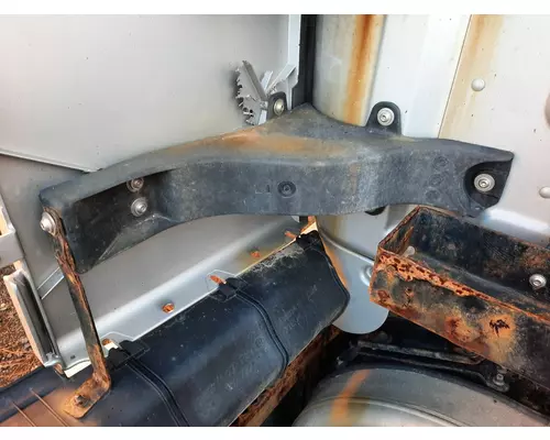 FREIGHTLINER CASCADIA 126 FAIRING BRACKETMOUNT