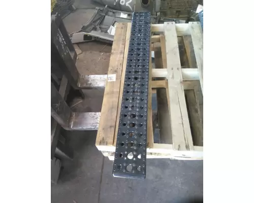 FREIGHTLINER CASCADIA 126 FAIRING STEP